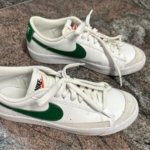 Nike Blazer Youth 7, Women’s 8.5 Men's 7,barely worn. Like new. Green and White.